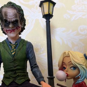 Joker & Harley Quinn Figure