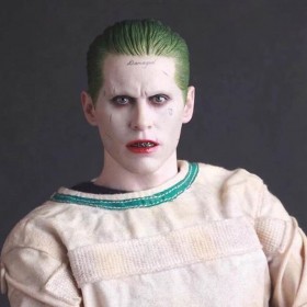 Joker Prison Suit : Suicide Squad Figure