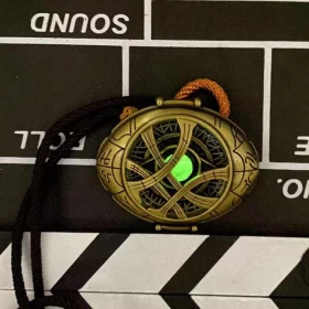 Marvel Movies Doctor Strange Eye of Agamotto Necklace Luminous Gems Pendant-Dr Strange Cosplay Props